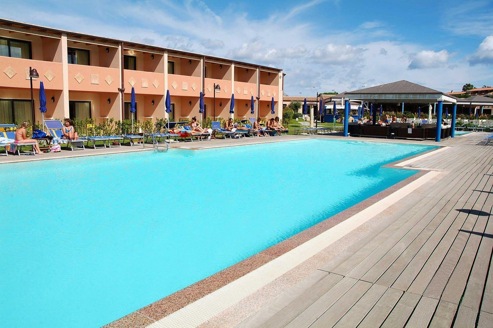 Hotel Club Baja Bianca San Teodoro  Exterior foto
